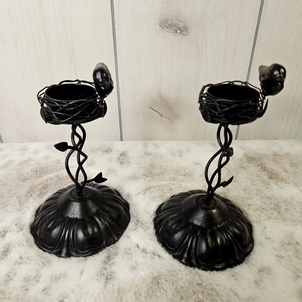 The Unbranded Brand pair bird